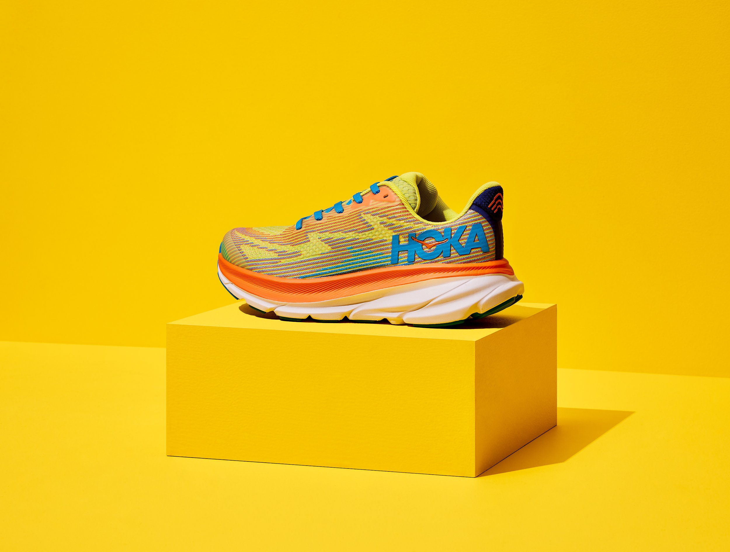 HOKA_F23_K_CLIFTON_9_EPVO_LD.jpg