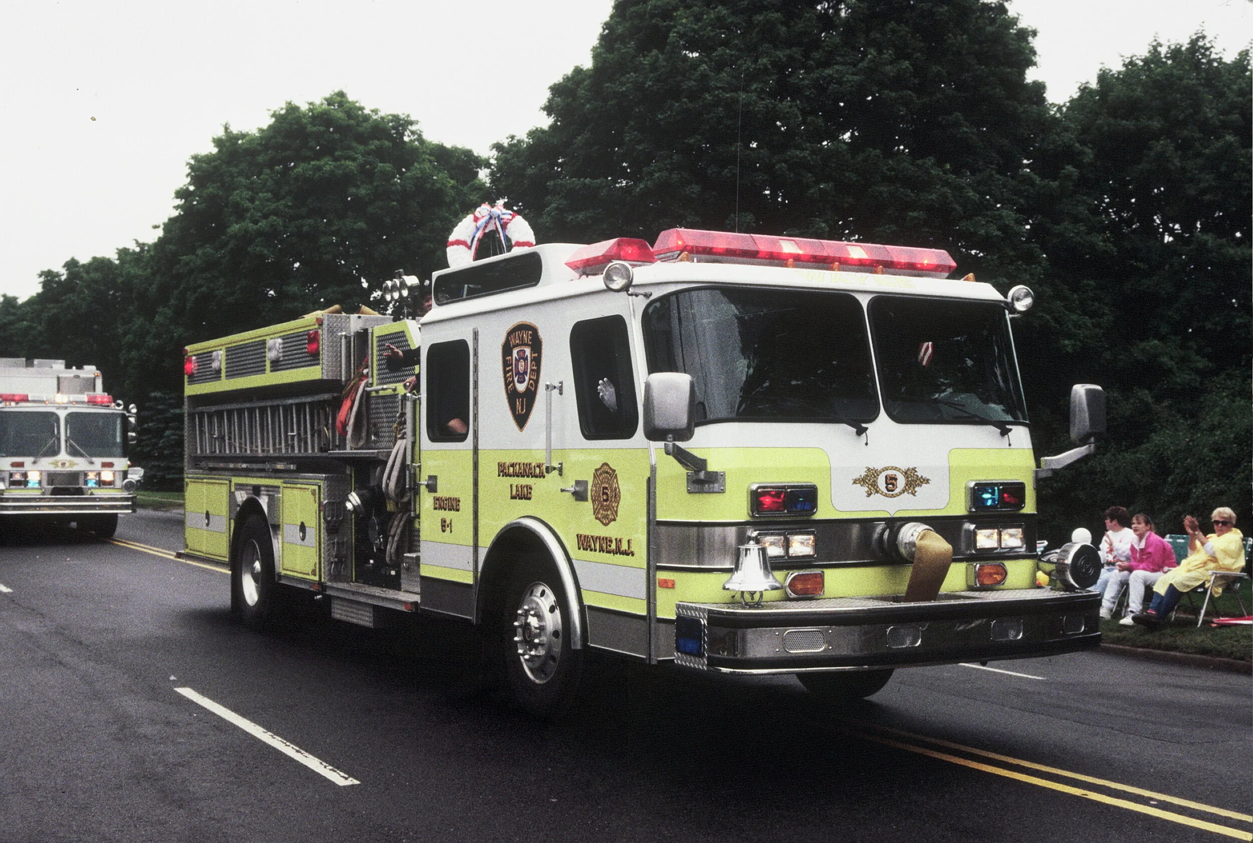 14 1993 E-One Hush.jpg