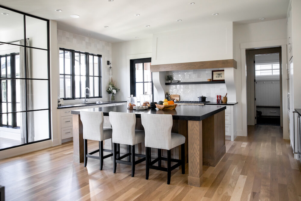 Veranda-Homes-Luxury-Builder-Altadore-White-Kitchen-Custom-Cabinets.jpg