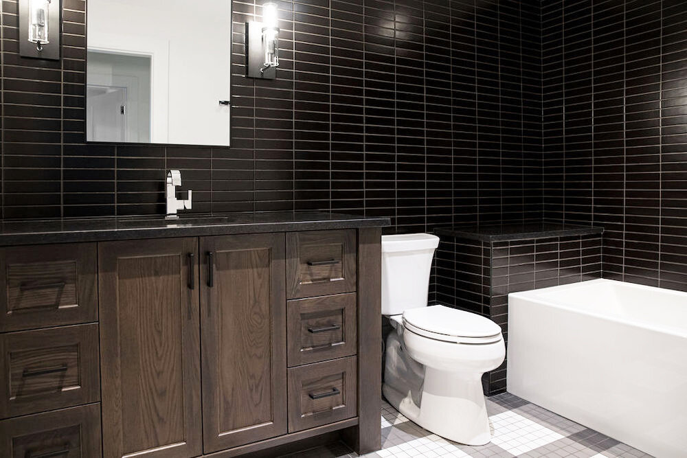 calgary-custom-home-builder-veranda-springbank-acerage-black-bathroom.jpg