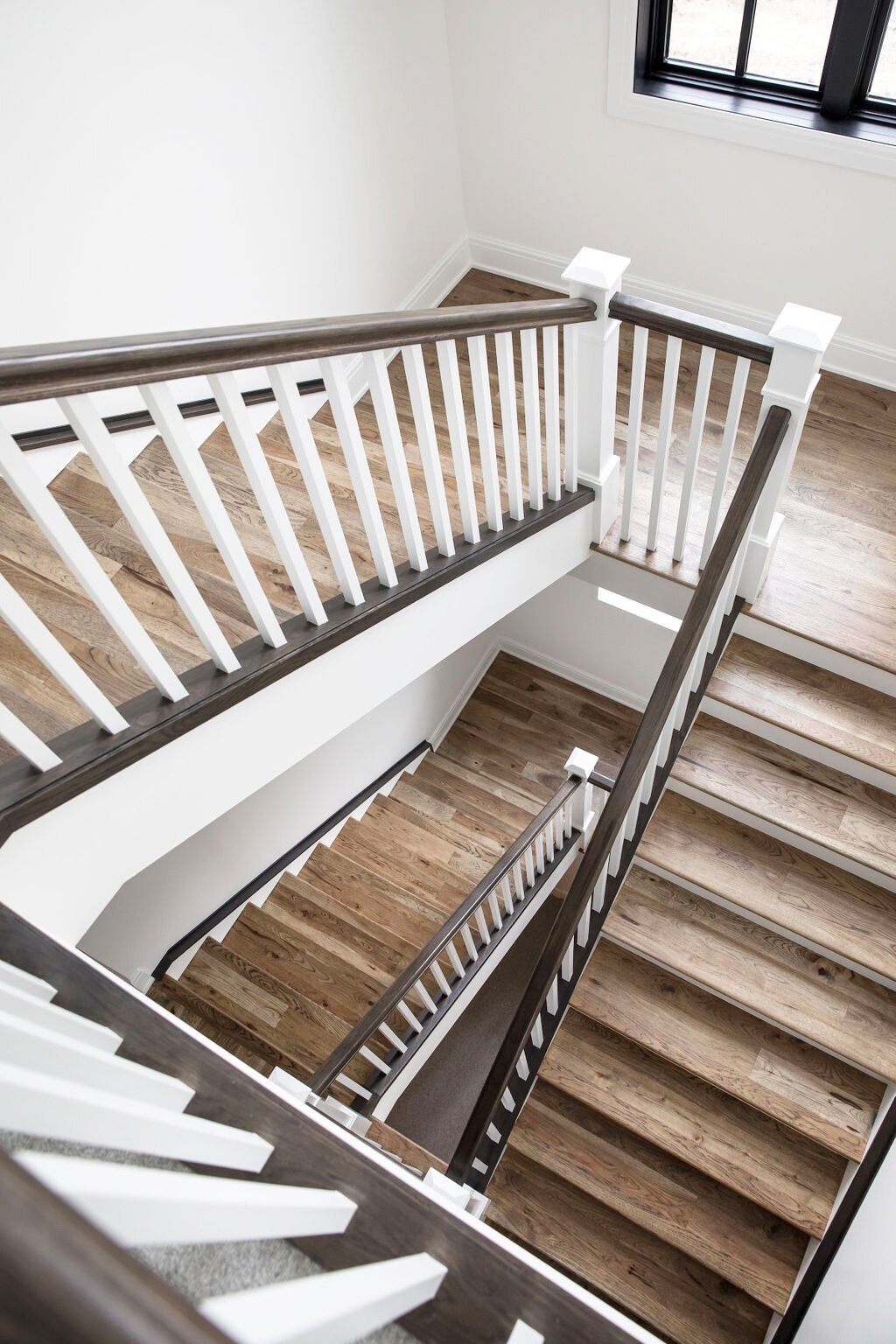 calgary-custom-home-builder-veranda-springbank-acerage-staircase.jpg