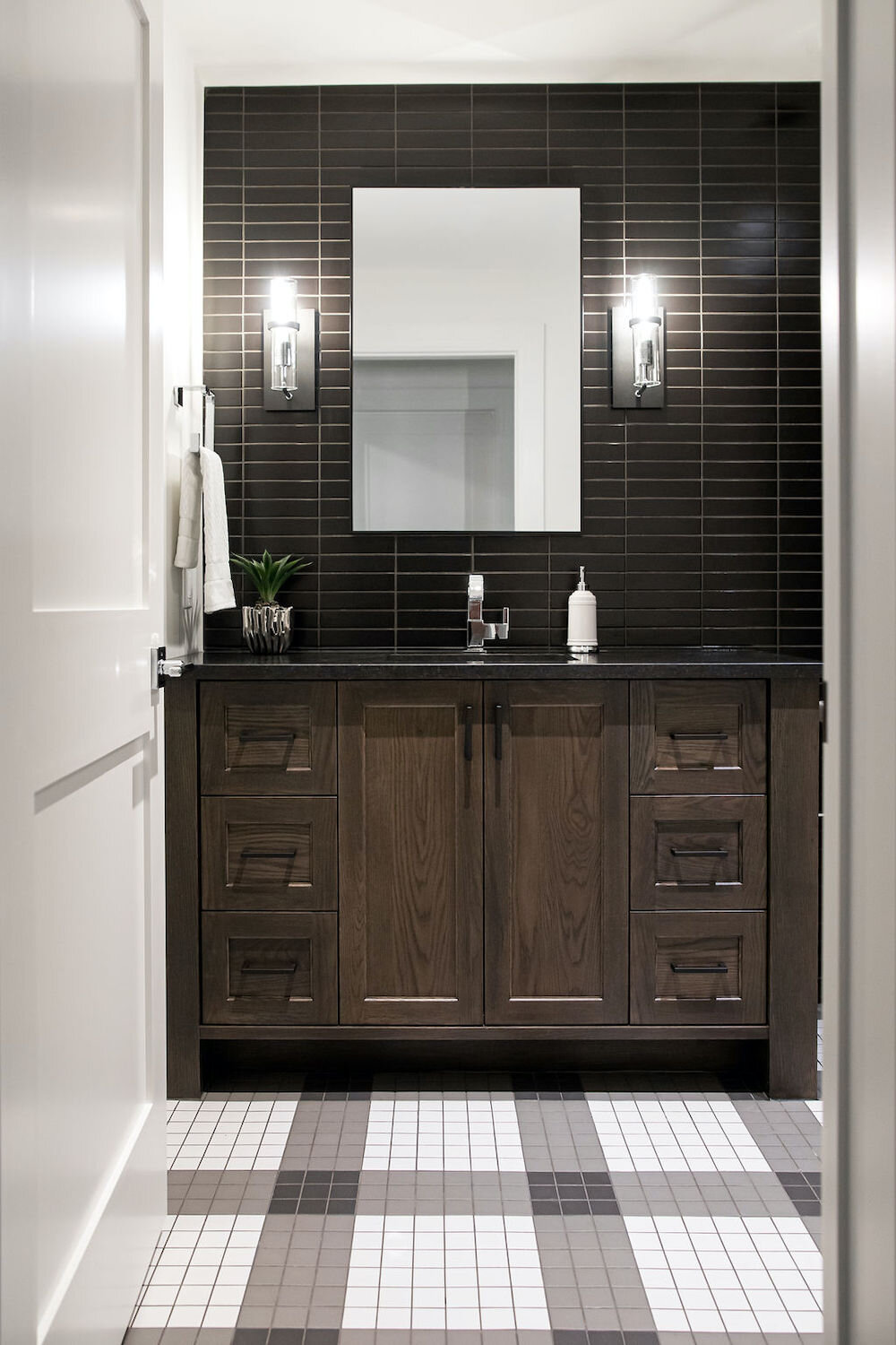 calgary-custom-home-builder-veranda-springbank-acerage-basement-bathroom.jpg