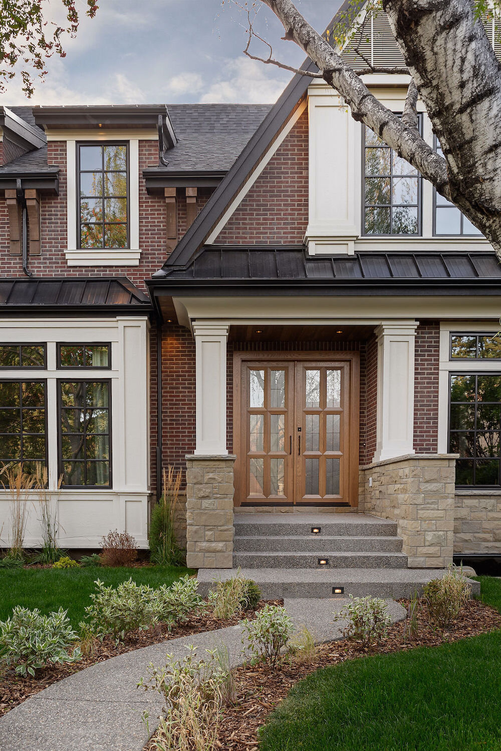 veranda-custom-homes-luxury-home-builder-calgary-exterior.jpg