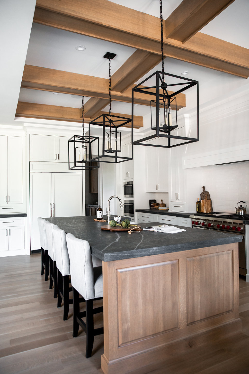 veranda-custom-homes-luxury-home-builder-calgary-white-kitchen.jpg