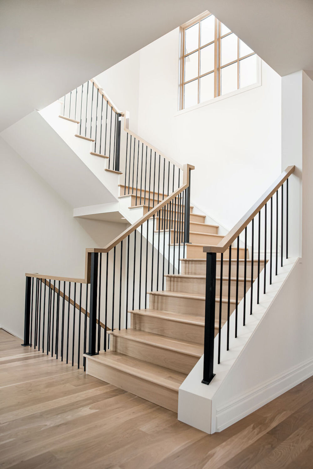 veranda-custom-homes-luxury-home-builder-calgary-staircase-2.jpg