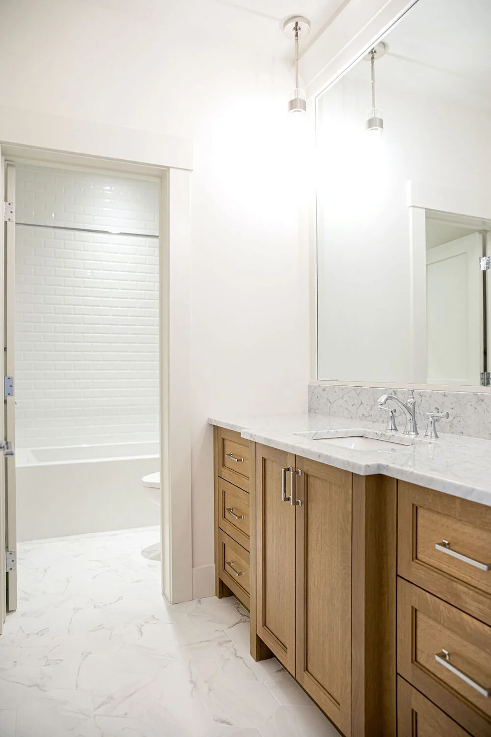 veranda-custom-homes-luxury-builder-calgary-lakeview-bathroom.jpg