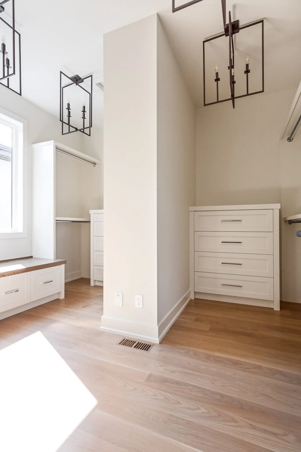 veranda-custom-homes-luxury-home-builder-calgary-closet-parkdale-1.jpg