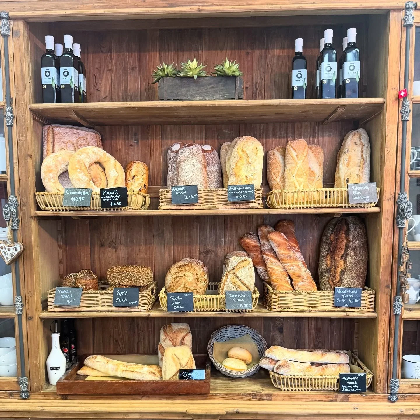 Ancient grains like spelt, einkorn, emmer, and purpur wheat have been cultivated in Europe for thousands of years, long before modern wheat existed. Unlike heavily processed grains, these heritage varieties remain closer to their natural state - rich