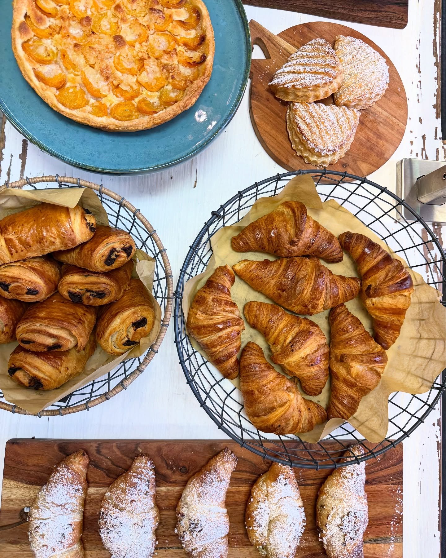 Welcome to Landert Bread 🥖 your favorite Naples bakery store where the smell alone might trick you into thinking you just landed in Europe. 🏔️ 
One whiff and you&rsquo;re back in your favorite corner bakery abroad. 🥐 

#landertbread #bakery #naple