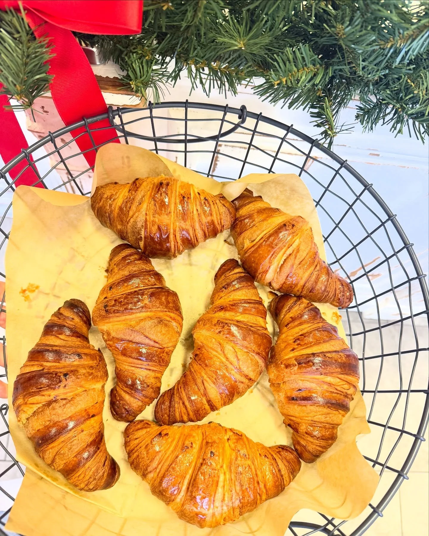 Dear Santa 🎅 

We&rsquo;ve been good.
Please bring croissants, pain au chocolat, and maybe a few extras for later 🥐🎄

&mdash; Love, Landert Bread❤️

#landertbread #croissant #bakery #naplesflorida