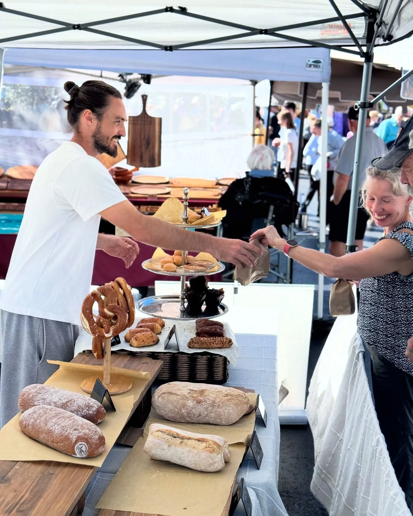 Market mornings done right ☀️

Take a stroll through @vanderbiltmarket and treat yourself to European bread &amp; pastry from @landertbread 🫶🏽🥐