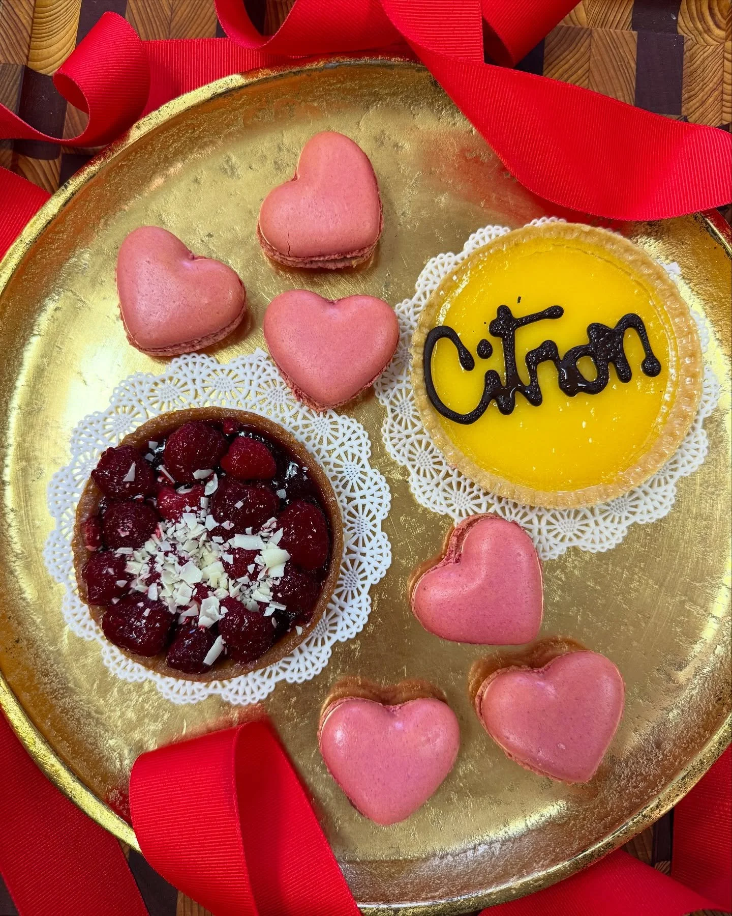 Love is in the air&hellip; and so is the smell of fresh bread 💖🥖

You&rsquo;ve got all week to pick up sweet treats for your sweetheart at Landert Bread. 🍓💞

#landertbread #bakery #valentines