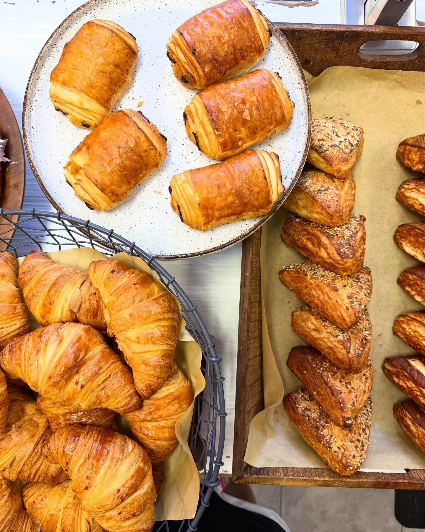 Looking for a sign? 👀This is it - and yes, it involves butter.

Landert Bread is where flaky croissants, crusty baguettes, and dangerously good sandwiches happen daily. &hearts;️

🫶🏼Come for one&hellip; leave with three. We won&rsquo;t judge.

#la