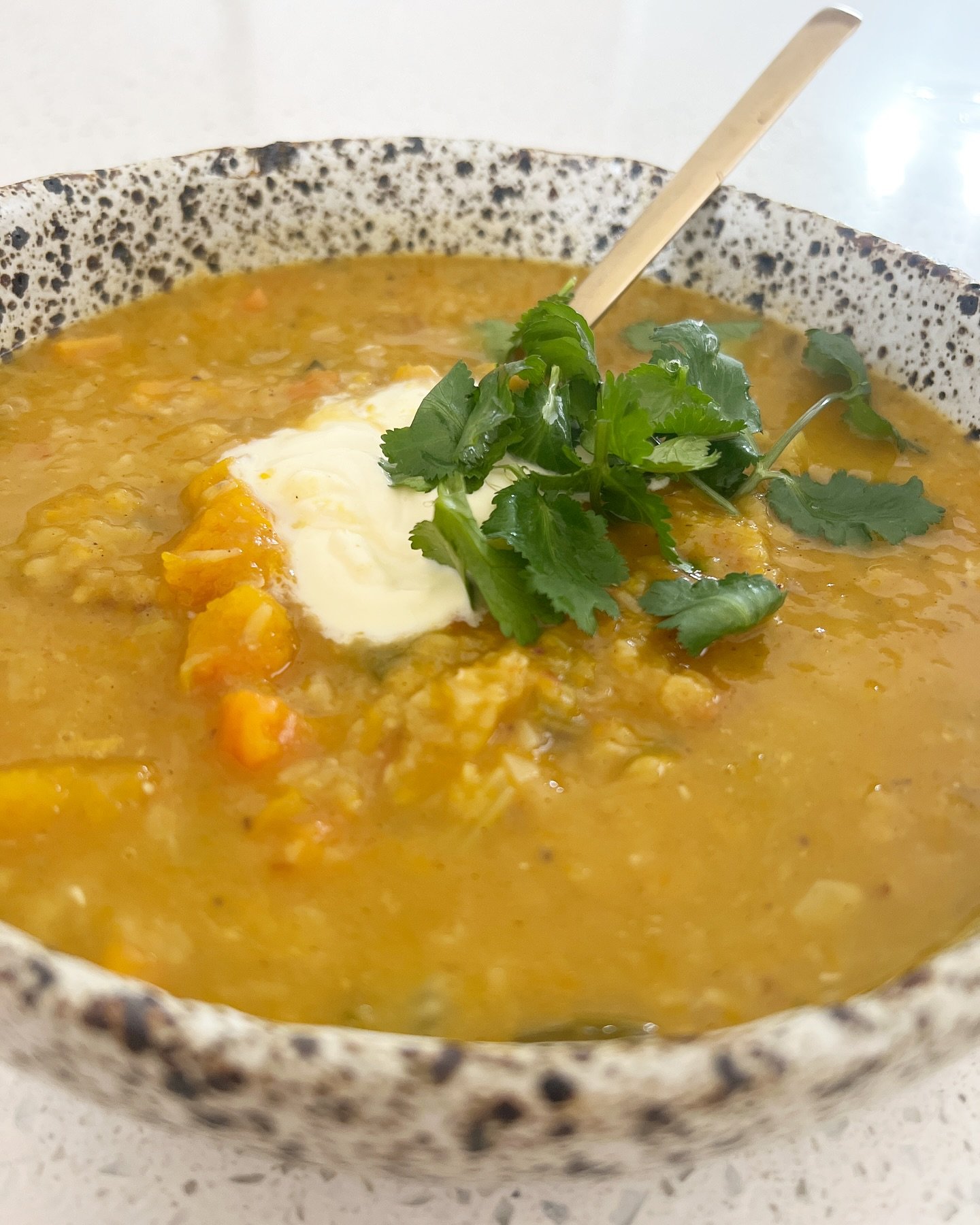 𝗕𝗲𝗰𝗸𝗶'𝘀 𝗕𝗿𝗲𝗸𝗸𝘆 𝗗𝗮𝗵𝗹 

Ok, so you&rsquo;re really going to want to make this one. It&rsquo;s perrrrrrfect for the cooler months and has all the good elements from Chinese med and SBM perspective:

✅ Protien - plant based for helpful va