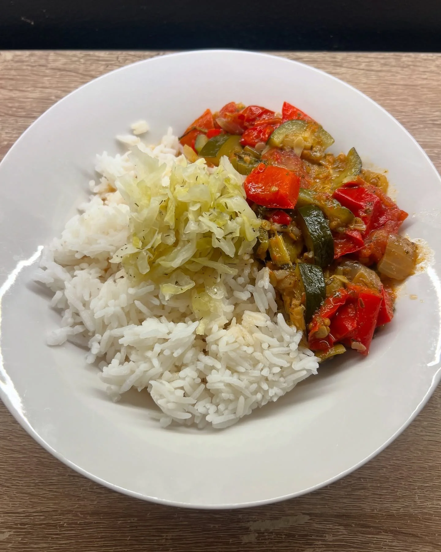 Here&rsquo;s one for midweek healthy, seasonally appropriate meals that reheat nicely (hello warm food and drink! 👋)

Ratatouille with rice (or congee!) and sauerkraut.

Why you would want this: 

🥒 If you make Ratatouille right it&rsquo;ll have pl