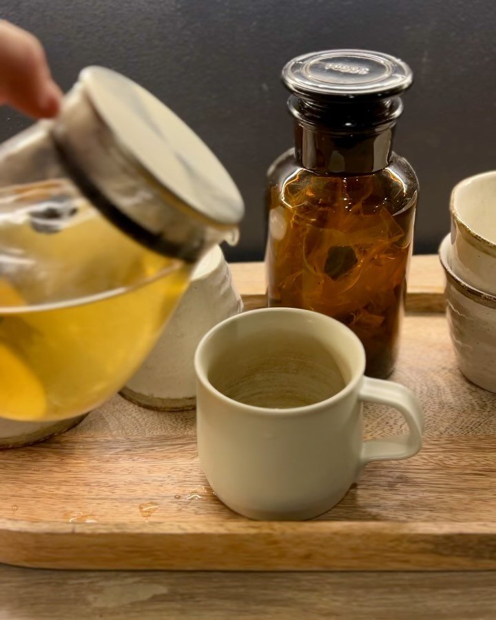 Now pouring: @food.of.origin Summer Tea 2 with Wu Mei (smoked dried plum) and Gan Cao (licorice root).

A smoky sweetness that gently cools and quenches thirst, restrains excessive sweating with a gentle sweetness without the sugar hit.

Gently balan