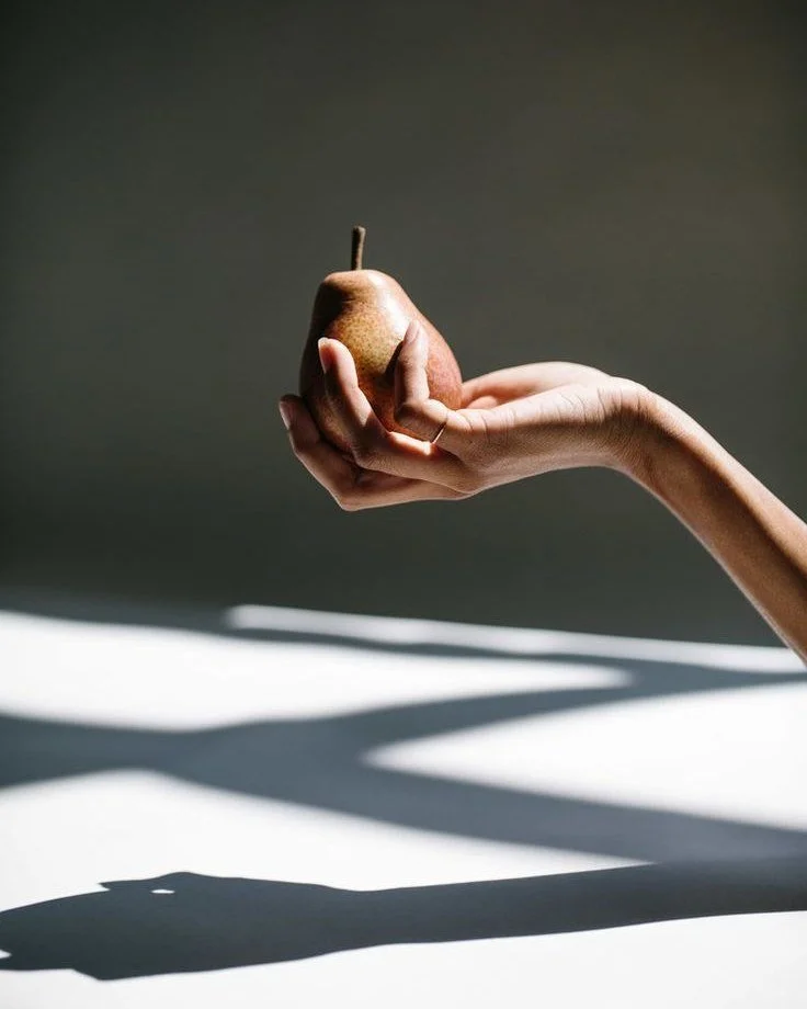 Food medicine for Autumn dryness 🍐

After the hot humidity of late summer, the pendulum swings hard the other way. Autumn brings Dryness, and this season the spotlight falls on the Lungs and Large Intestine, which connect to the skin and the emotion