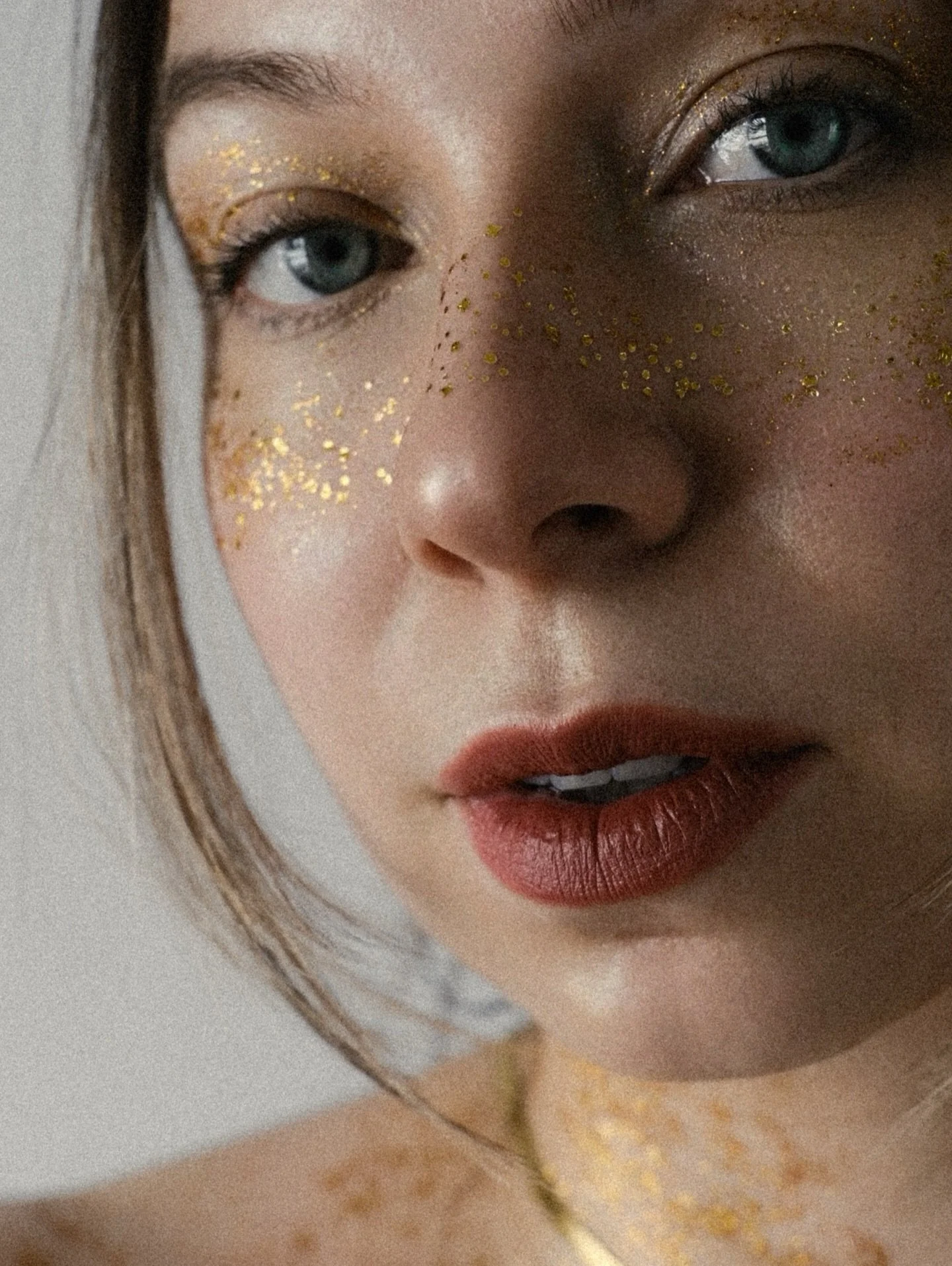petition to make glitter freckles a thing!!!! ✨✨✨ i&rsquo;ve always wanted freckles and should probably just invest in a freckle pen at this point , but playing around with glitter makeup is just so fun 🪩 i&rsquo;ve been loving taking these monthly 