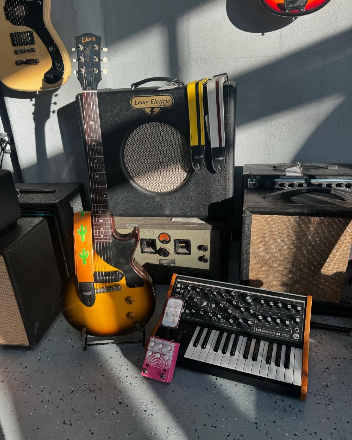 Whole fresh drop of New, Used and Vintage gear in the shop with more to come for the holidays! Come by and try a few things out! 

Pictured: 1956 Les Paul Jr, Louis Electric KR12, EQD Rainbow Machine, Silvertone 1472, Moog Subsequent 25, @couch_guita