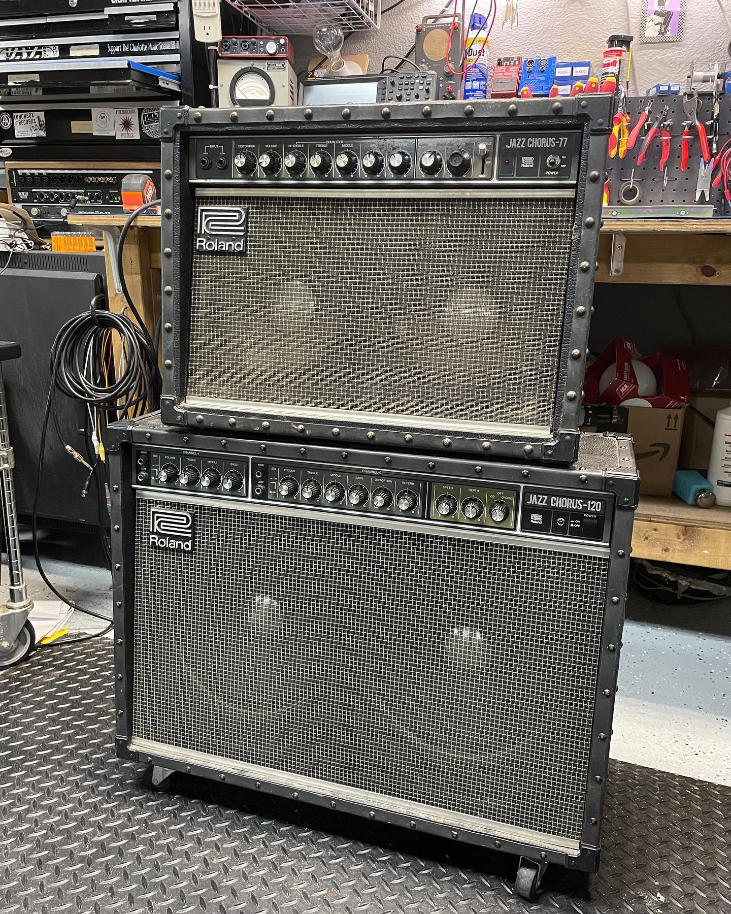 Some chewy 80s goodness for @felgerr
 🌊🤤

#roland #jazzchorus #GoldToneWorkshop #VintageGuitar #VintageAmps #Guitartech #Guitarrepair #luthier #AmpRepair #Amptech #AmpShop #VintageGear #VintagePedals #Charlotte #CharlotteNC