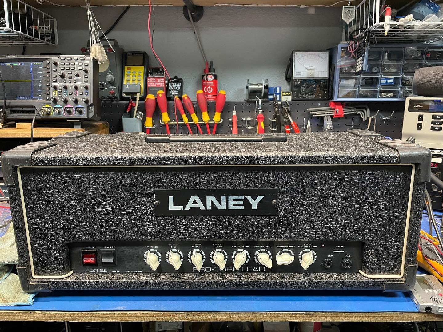 Love these old Laney heads! Can&rsquo;t believe how many different versions there are of the AOR series. We got the channel switching up and running again!

#laney #protubelead  #GoldToneWorkshop #VintageGuitar #VintageAmps #Guitartech #Guitarrepair 