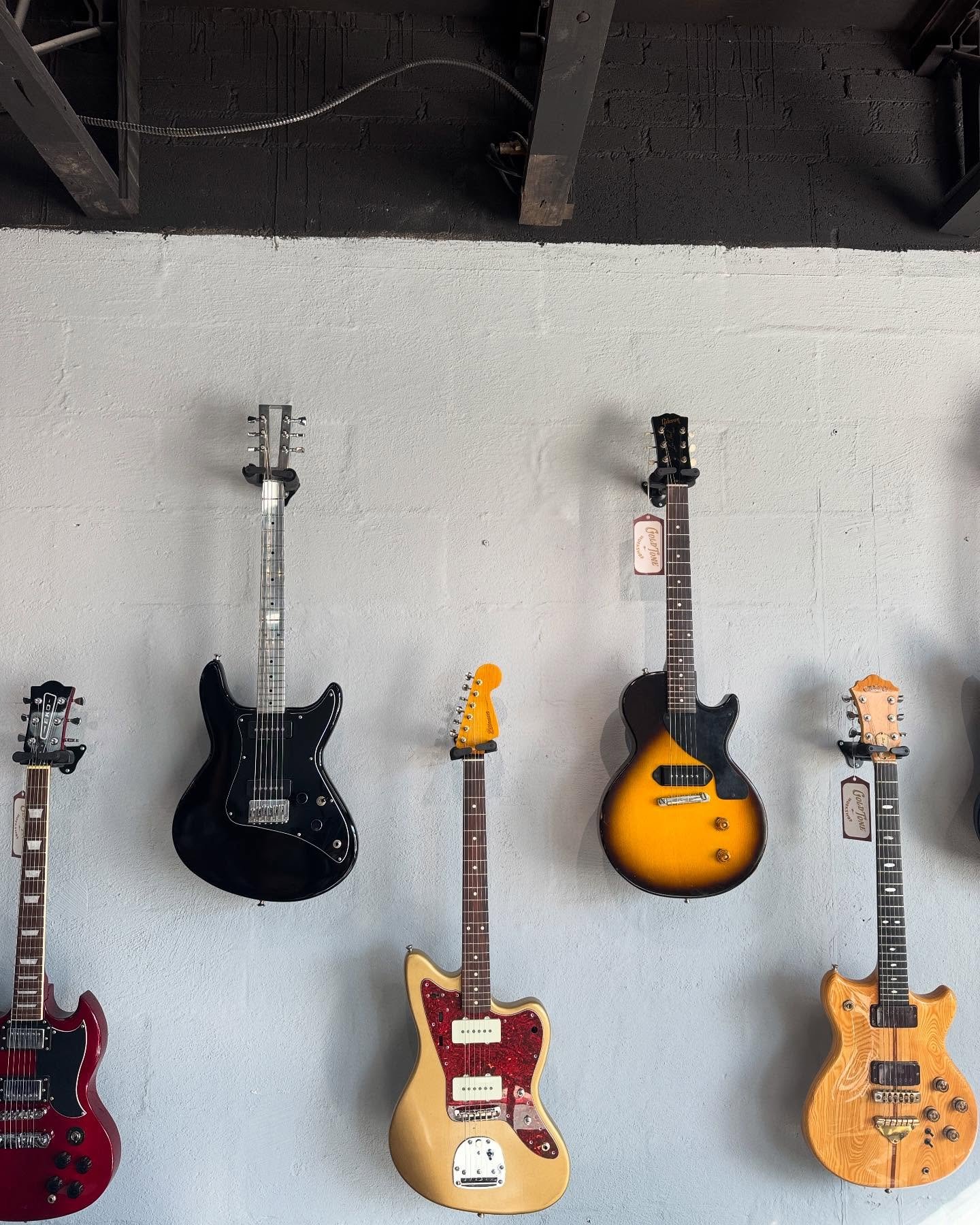 NEW ARRIVALS ALERT! Swipe through some recent shop additions. I&rsquo;ve been sick and missed the beginning of the year  but I&rsquo;m back at it- if you&rsquo;re waiting on any guitar stuff, give me a shout!

1. &lsquo;56 Gibson Les Paul Jr
Original