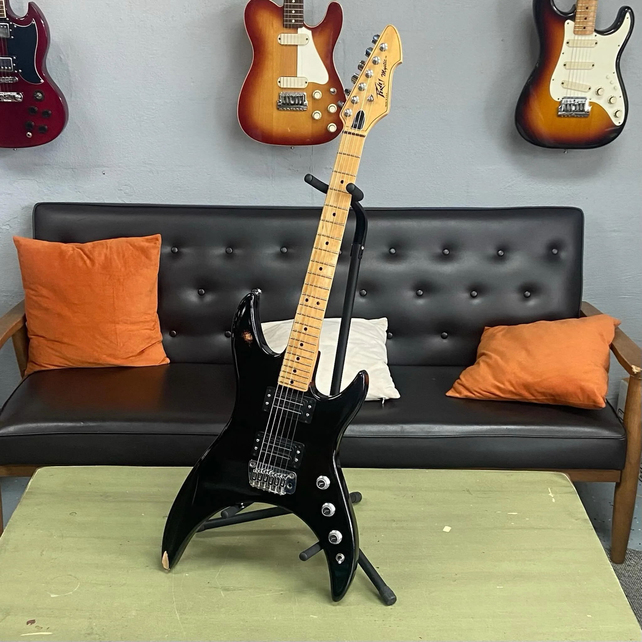 WELCOME TO 3 TIDBITS
Every week we&rsquo;re gonna pick a piece of gear that we love in the shop and share 3 TIDBITS of nerdy info with y&rsquo;all so you love &lsquo;em too!

This lil ripper baby is a Peavey Mystic!
TIDBIT #1 - Peavey made these bad 