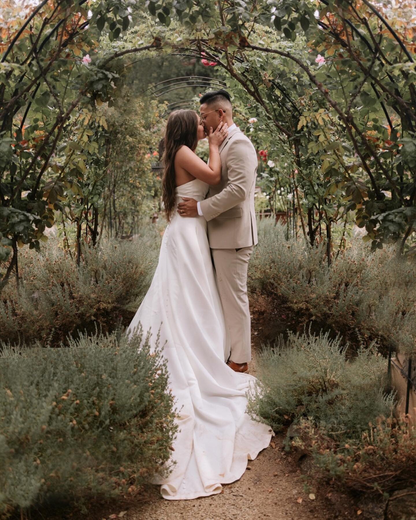 They say, &lsquo;when it rains&hellip;it pours&rsquo;&hellip;⁣⁣⁣⁣⁣⁣
⁣⁣⁣⁣⁣⁣
Besides the sparkling rain drops on Andrew + Syd&rsquo;s wedding day, there was a down pour of love, happiness and joyful tears from everyone that was present on this special 