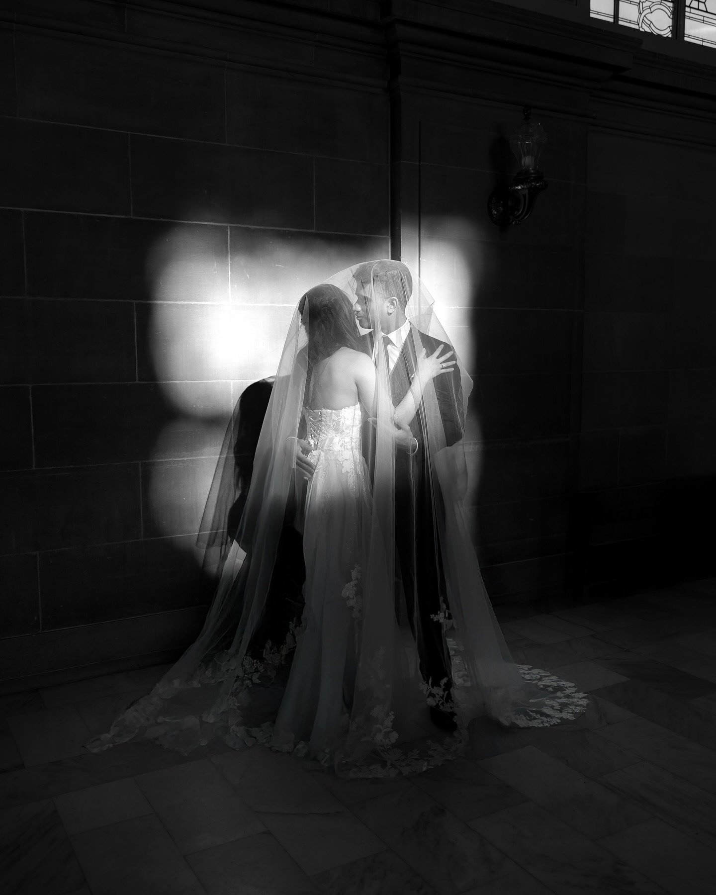 Courthouse weddings are stealing the spotlight&mdash;and for good reason. They&rsquo;re effortlessly chic, incredibly intimate, and brimming with personal meaning. More and more couples are opting to say &ldquo;I do&rdquo; in a quiet civil ceremony b