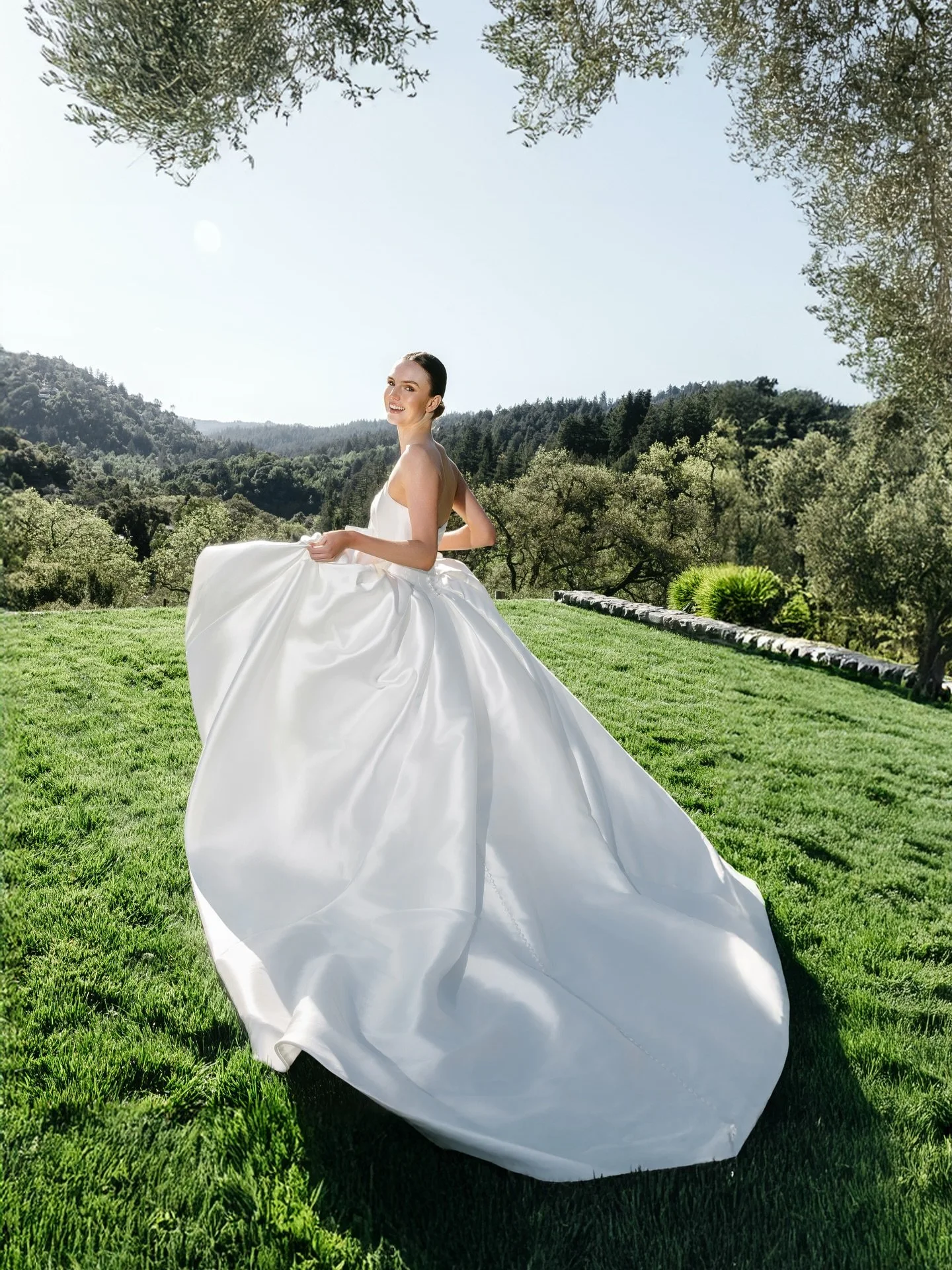 Fiona in the stunning Vivienne gown by Bo Lee.
A gown that speaks to your soul, designed with an unmistakable voice, where elegance, artistry, and originality come together effortlessly.

luxury wedding photography
luxury wedding photographer
high en