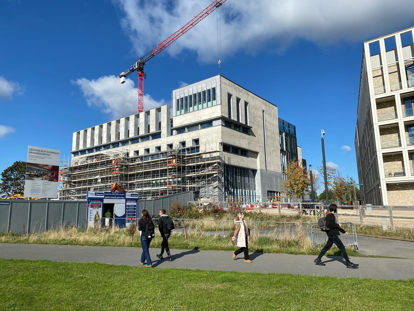 The new Academic Hub and Library in Grangegorman looks like it is getting closer to completion. The historic North House is integrated with the new structure. I can&rsquo;t wait to see the inside.
@tudublin #grangegorman