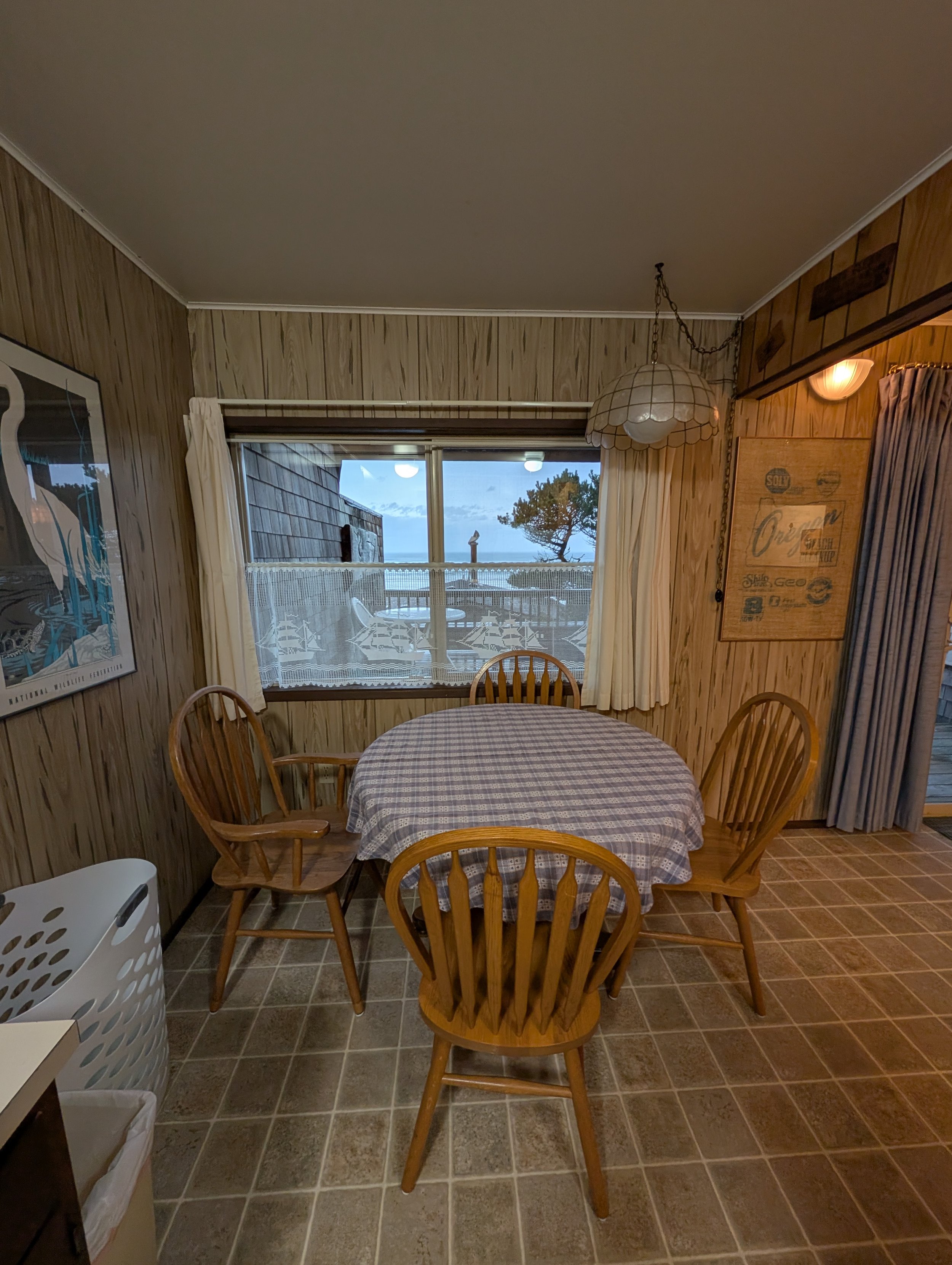 Sea Vista's dining table with a view of the enclosed sundeck and Pacific Ocean.

The dining room table is expandable. The additional table leaves are in bedroom closet of the downstairs queen bedroom. (If we are given enough time before your arrival 