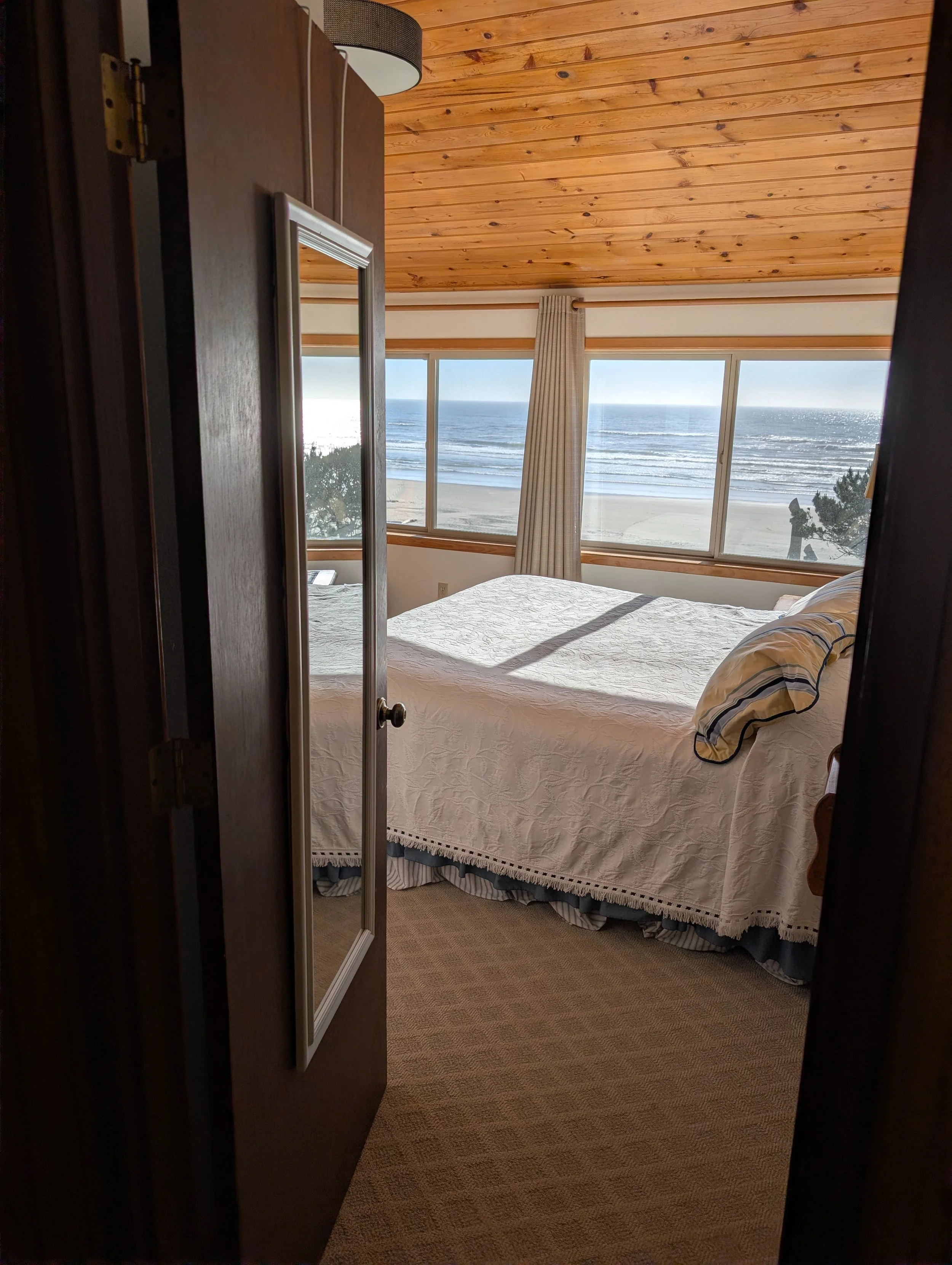 King bedroom facing west.

(Image taken on 6/2/2026)
