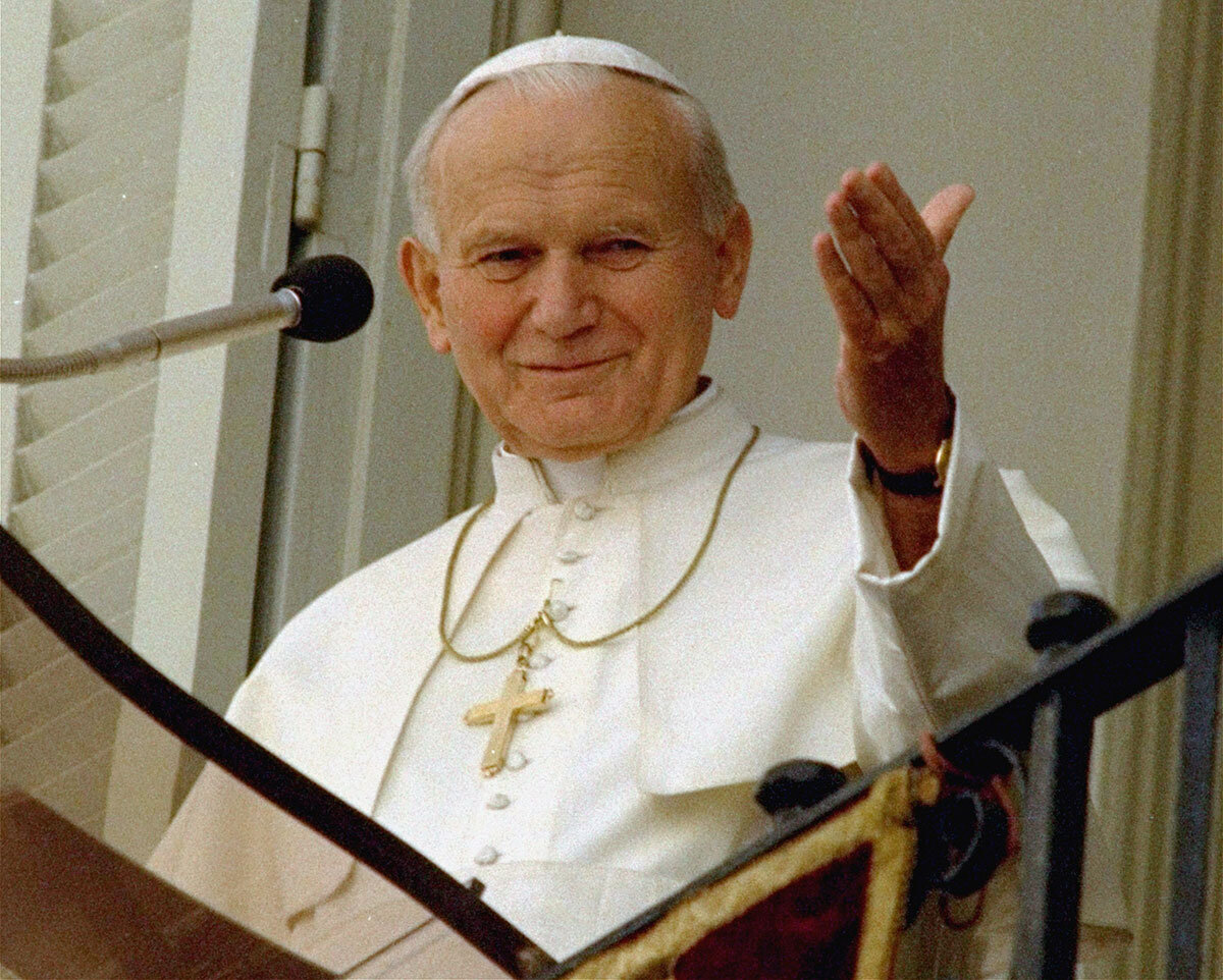John-Paul-II-1989.jpg