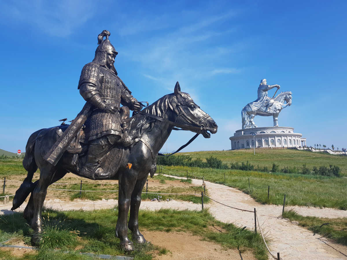 Chinggis Khan Statue 2018.jpg