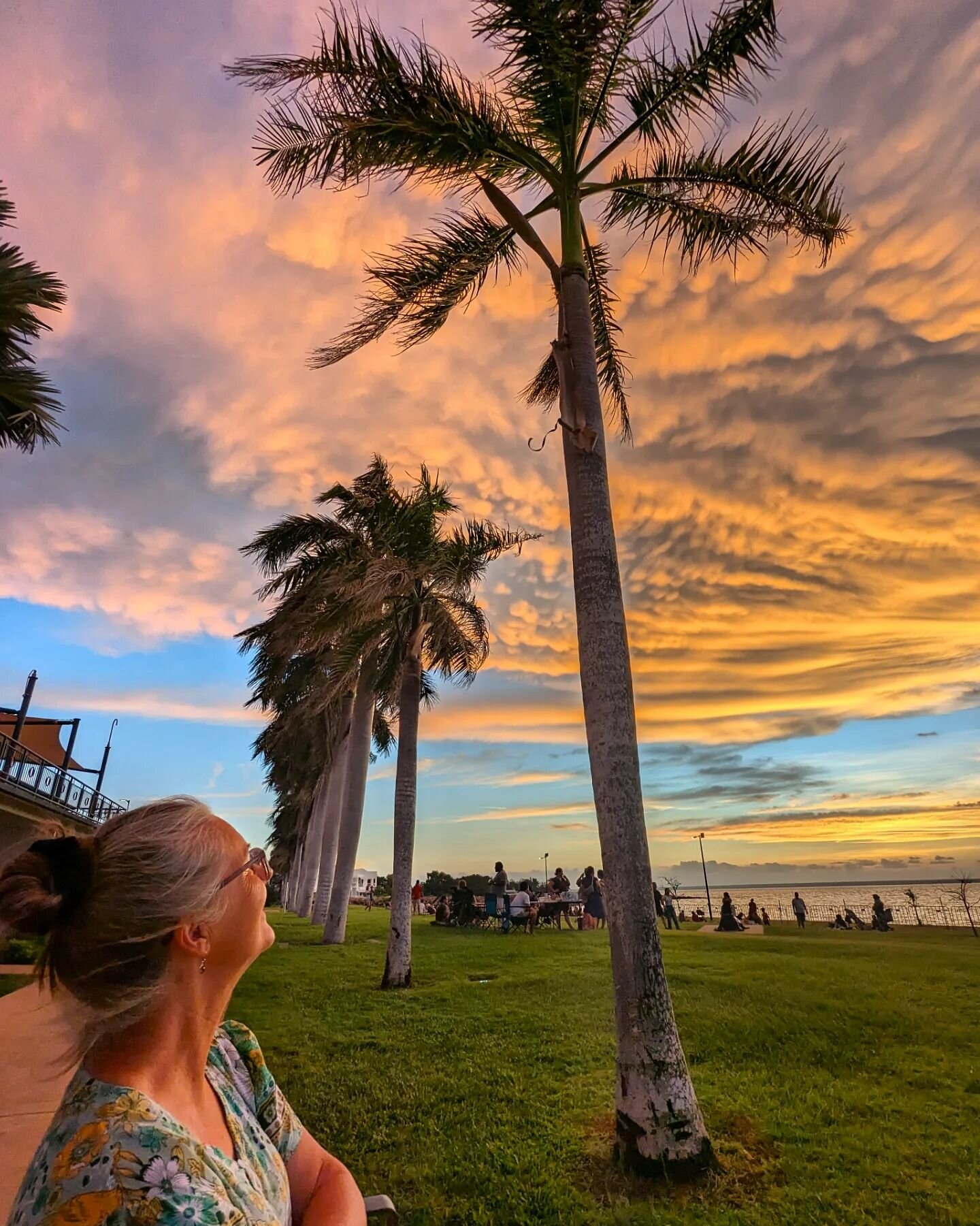 Watched this stunning sunset down at Cullen Bay tonight with my mum @maggiemccl. 
Anyone know what these interesting clouds are?

#sunset #Darwin #darwinaustralia #cullenbay