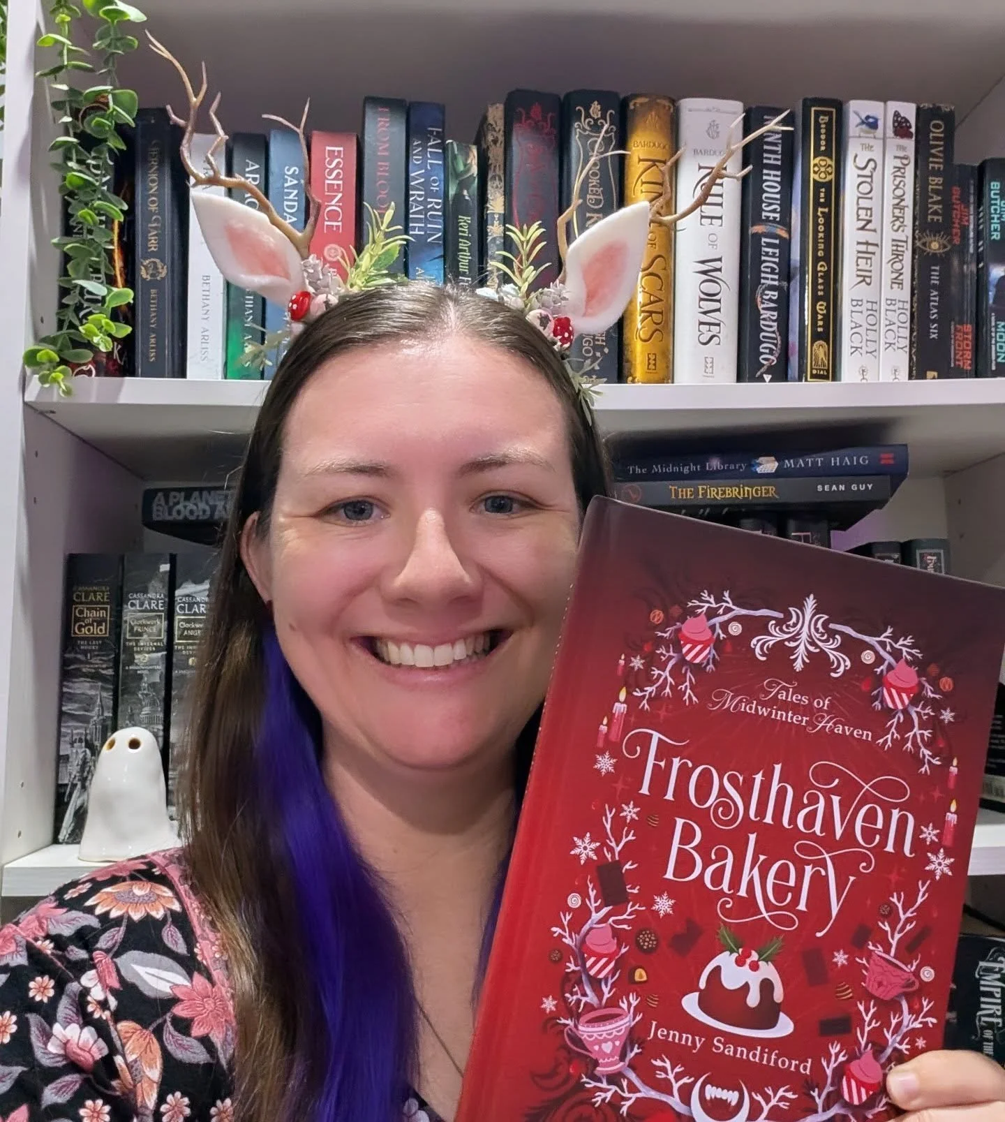 🎄✨ Today&rsquo;s the first Christmas Market of the year!

Come down to the Marrara Netball Stadium and say hello!

I&rsquo;ll be there all weekend with paperback and hardcover copies of my new book, Frosthaven Bakery, plus special discounted bundles