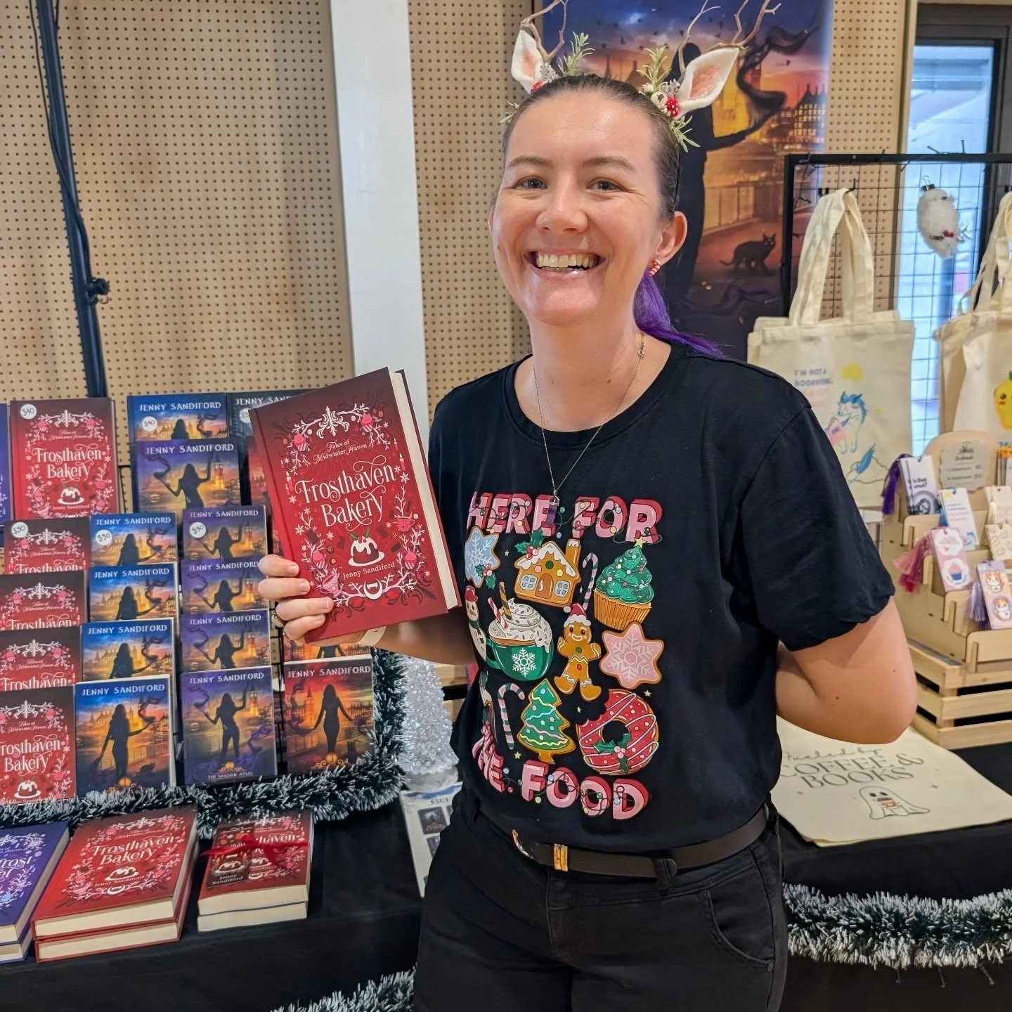 🎄🛍️Today I'm at the Green Ant Christmas Fair! @greenantcraftfair 

If you're in Darwin come down and say hello! 
📍Mararra Netball Courts, Darwin 
⏰9am-4pm Sat and Sun

#christmasmarkets #greenantcraftfair #craftfair #darwin #darwinlocal #craftmark