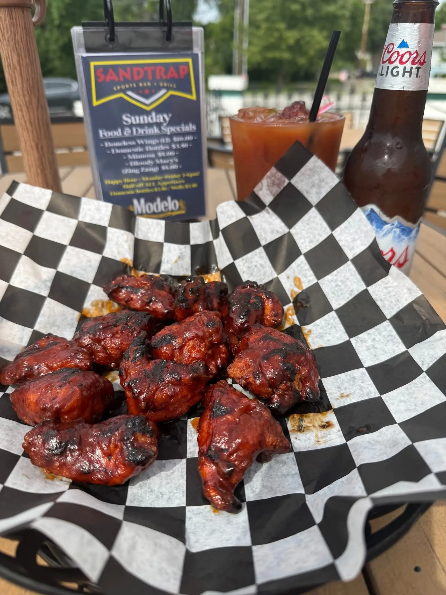 Sunday Funday at the Trap with 12 wings.