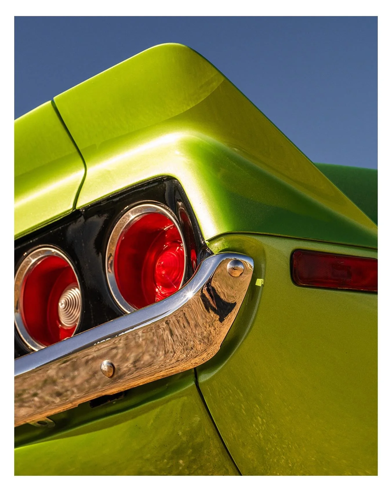 Wasn&rsquo;t supposed to be the focus, but it kind of became it. &rsquo;71 SS in the right kind of green.

#chevycamero #chevycamaross #greenmachine #stpatricksday☘️