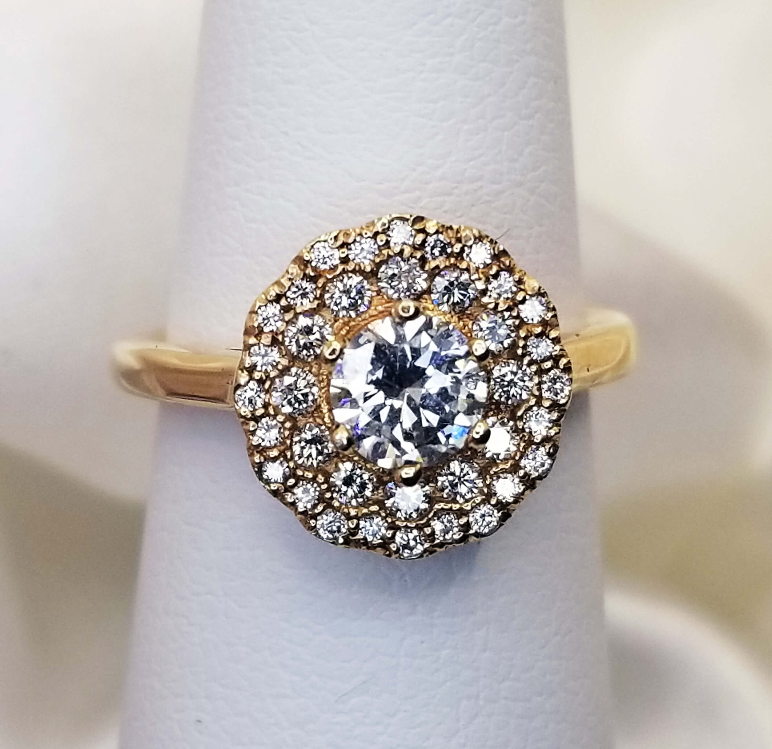 1.88-ct.-Halo Round shape Diamond-Engagement-Ring,-18k-White-Gold-F/G- –  Faradiamond.com