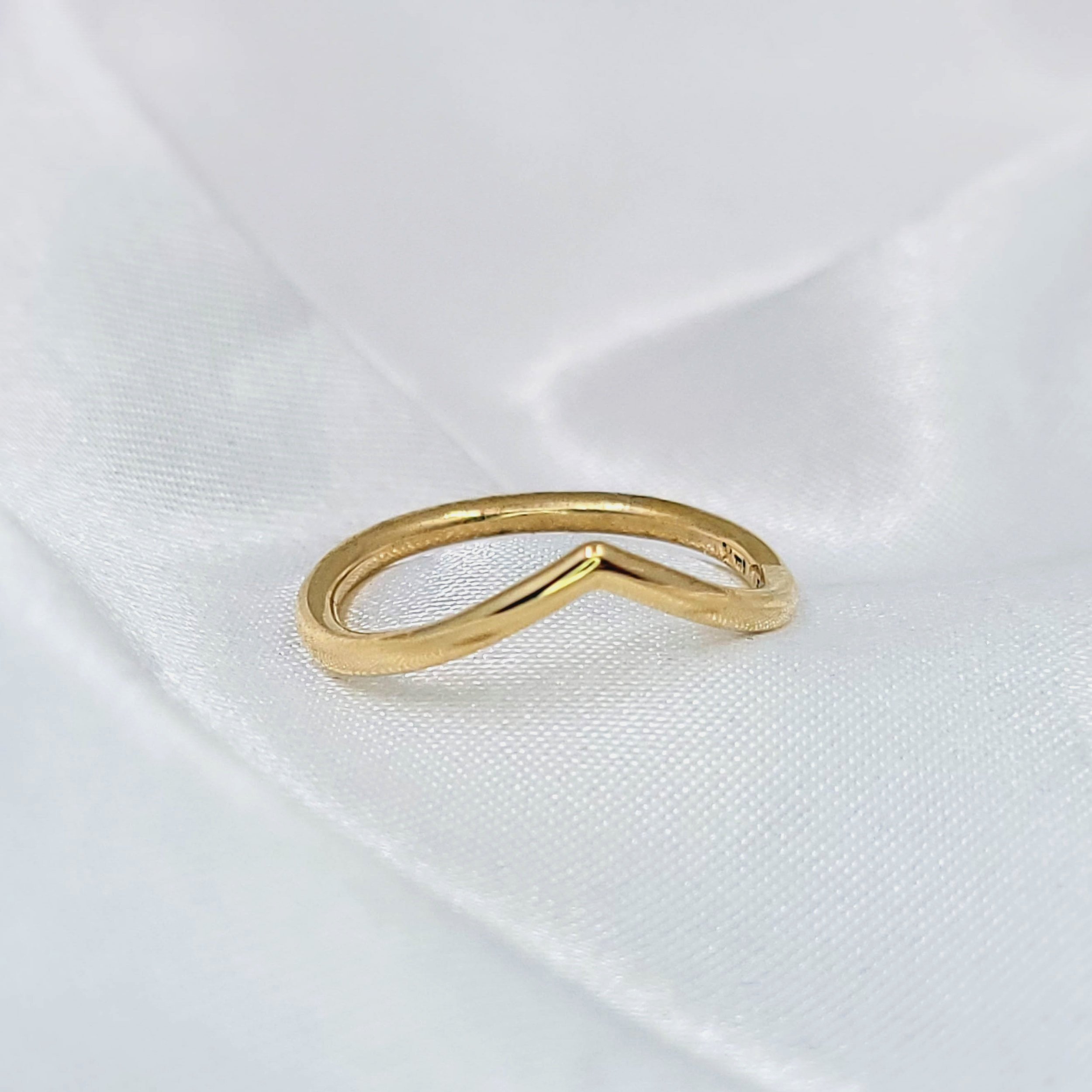 $698 Rose Gold Curved Diamond Wedding Band V Shaped Diamond Ring  #platinumweddingring | Gold ring designs, Diamond wedding sets, Diamond  wedding bands