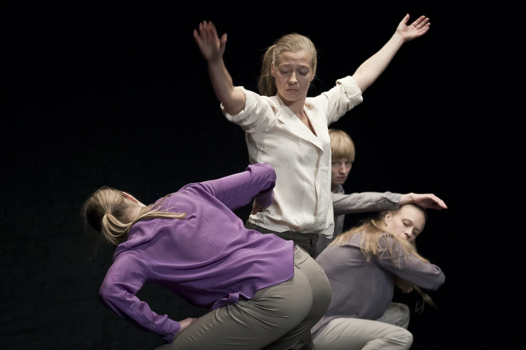 Ervi Sirén: Vihje ilosta (Zodiak Center for New Dance 2011) photo Uupi Tirronen