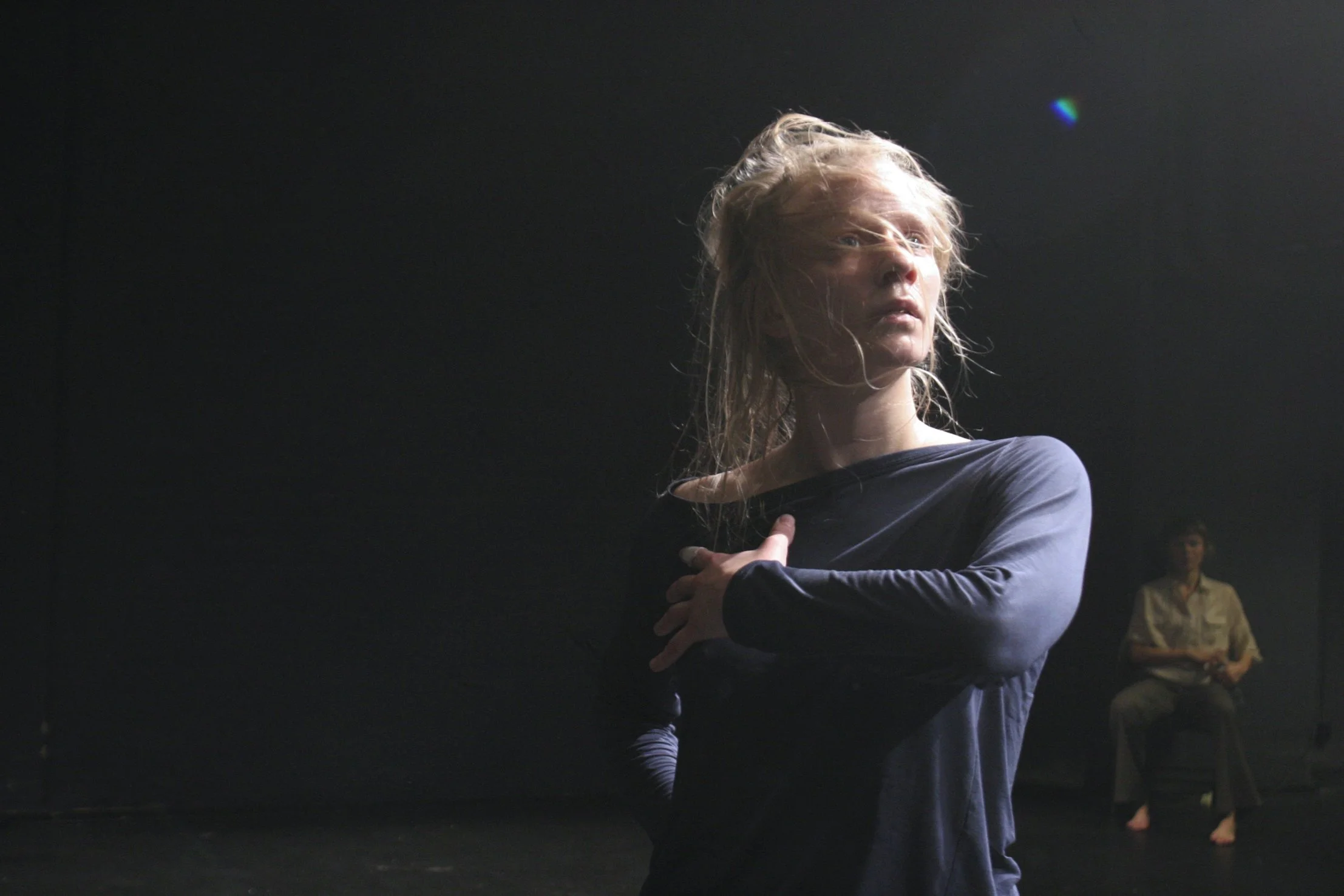 Sanna Myllylahti: Closer to Heaven (Zodiak Center for New Dance 2009) photo Uupi Tirronen