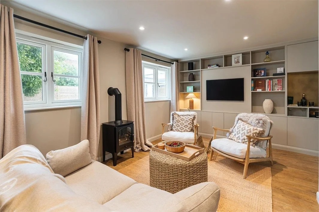 A Fresh renovation to this cottage property in East Preston ✨
______________________
Design: @fresh.architects 
www.fresharchitects.co.uk
Contractor:@cloud9contractors
#cottage #eastpreston #renovation #traditionalproperty #fresh #fresharchitects✨