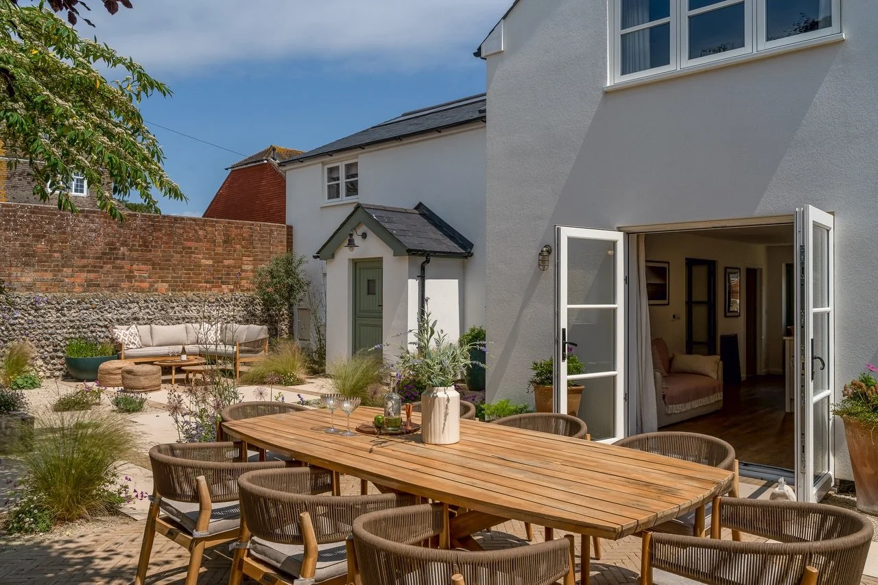 External Rear Doors, which would you choose?
1-Patio
2-Sliding
3-Crittall

Each option transforms your connection to the garden in a different way and the right choice can make all the difference to light, flow and everyday living. 

#FreshArchitects