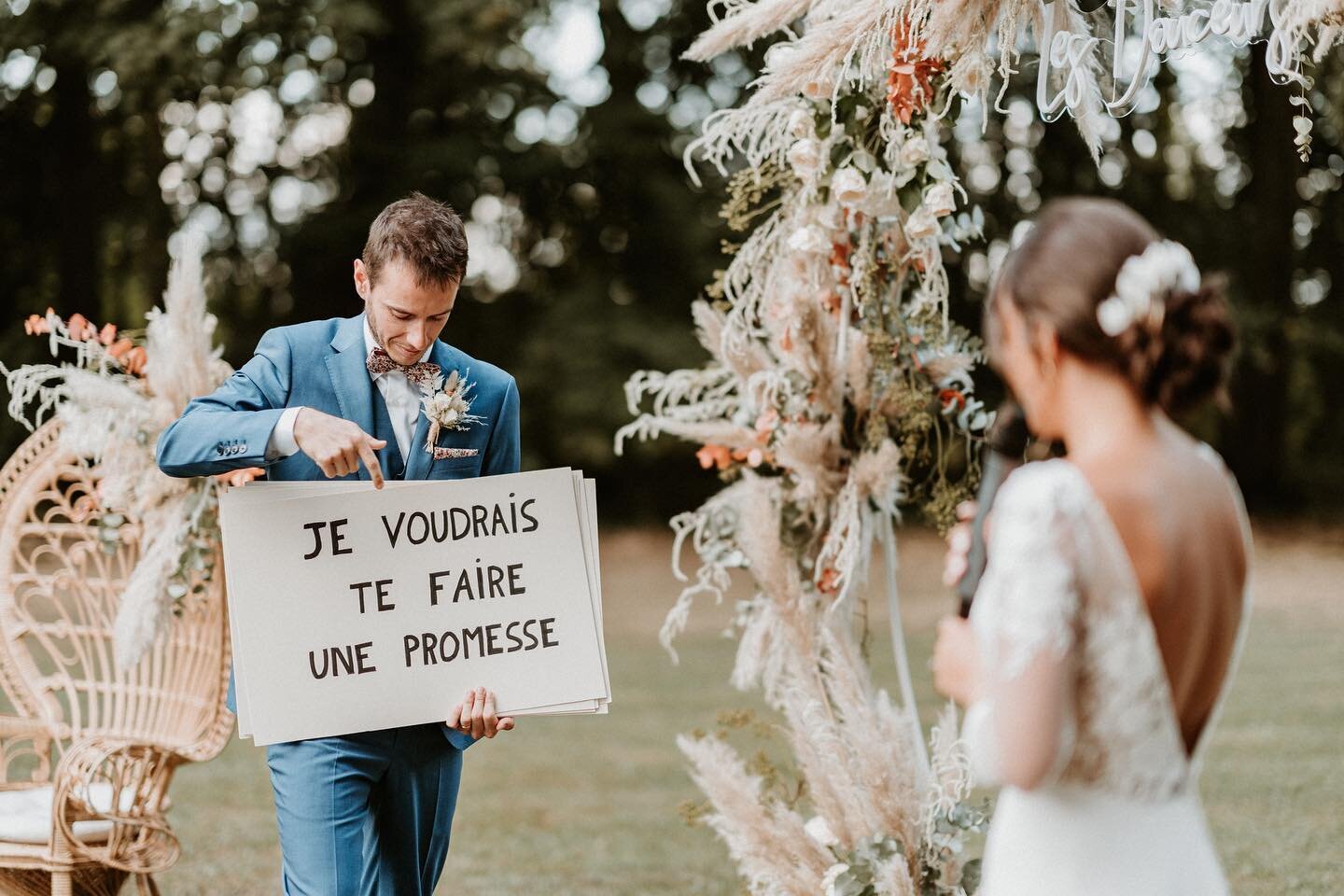 Manon &amp; Nicolas, une c&eacute;r&eacute;monie la&iuml;que pleine d&rsquo;&eacute;motions 🥹

#mariage #emotions #love #loveactually #ceremonielaique #wedding #weddingday #weddinginspirations #couplegoals