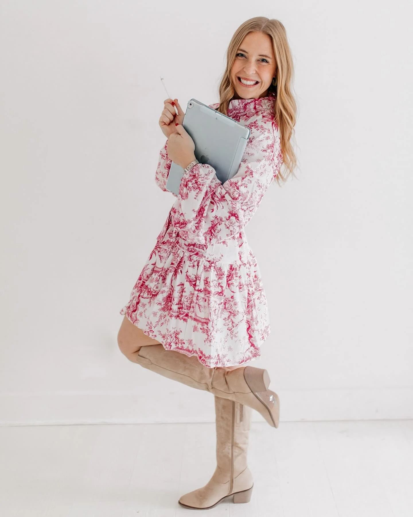 Hey friends 👋🏼 My name is Brittany and I’m the owner of Hillcrest Creatives (and our sister company: @blkphotoandco) 🩵
I started this company this year after a lot of convincing from my friends and family. Something I used to do for fun (an