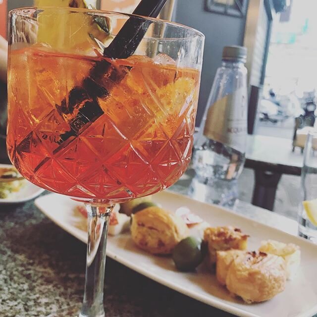 Summertime...and the livin&rsquo; is easy 😎 #spritzoclock #teamaperol