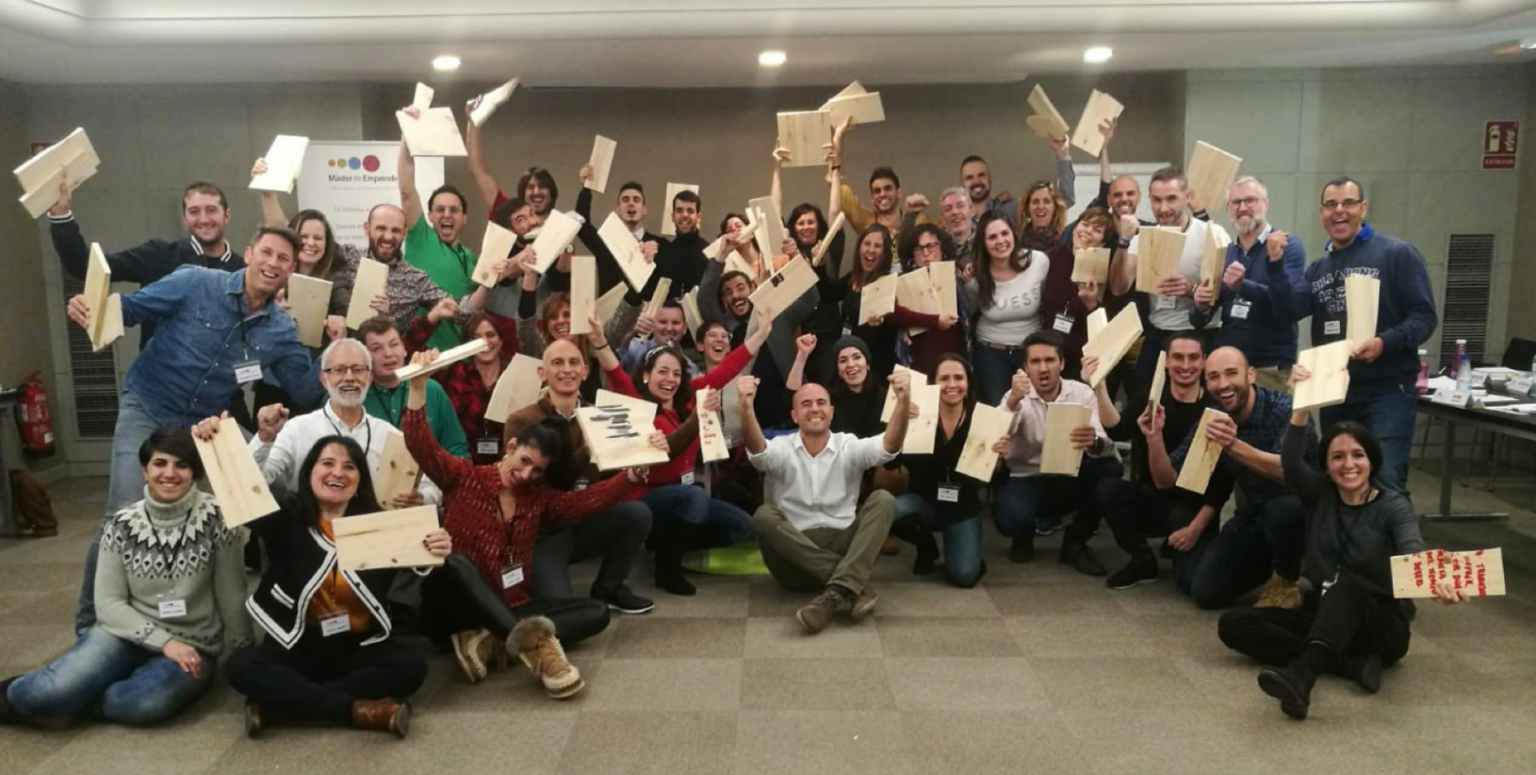 ¿Dónde está Wally? Te proponemos un juego: Encuentra los ponentes del congreso en esta foto. ¿Quieres una pista? Visita: https://congresolanzate.com/